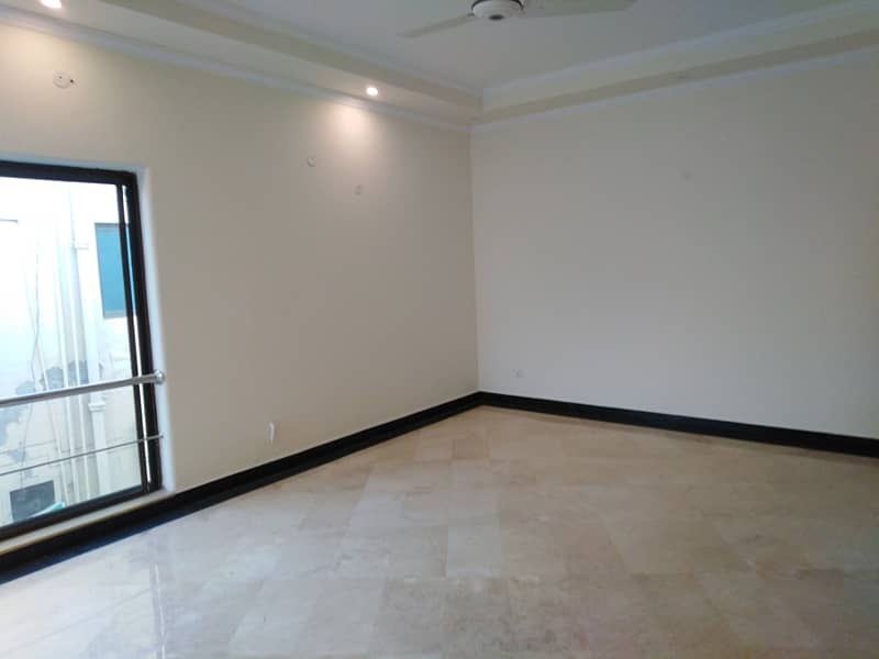 1Kanal Beautiful House Available For Sale DHA Phase 3 3