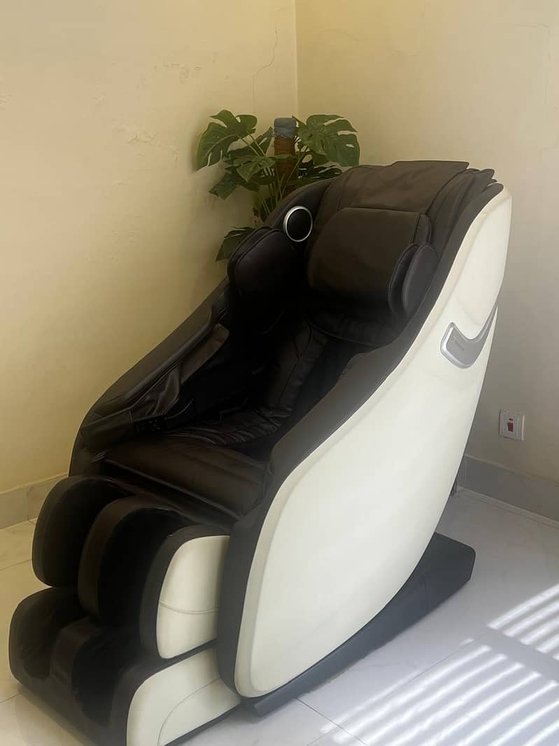 JC Buckman ReviveUs 3D Massage Chair/Full body Massager machine 2