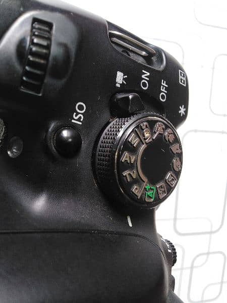 Canon EOS 700D DSLR camera for sale - Good condition 8