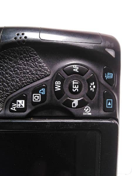 Canon EOS 700D DSLR camera for sale - Good condition 9