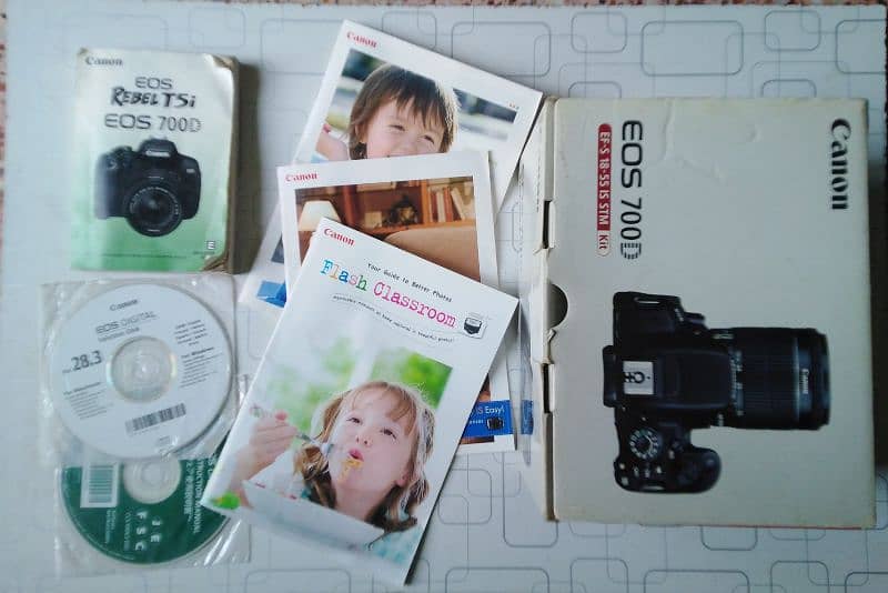Canon EOS 700D DSLR camera for sale - Good condition 10
