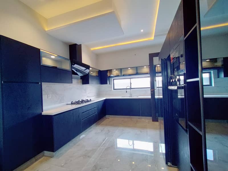 1 KANAL HOUSE AVAILABLE FOR RENT IN DHA 11