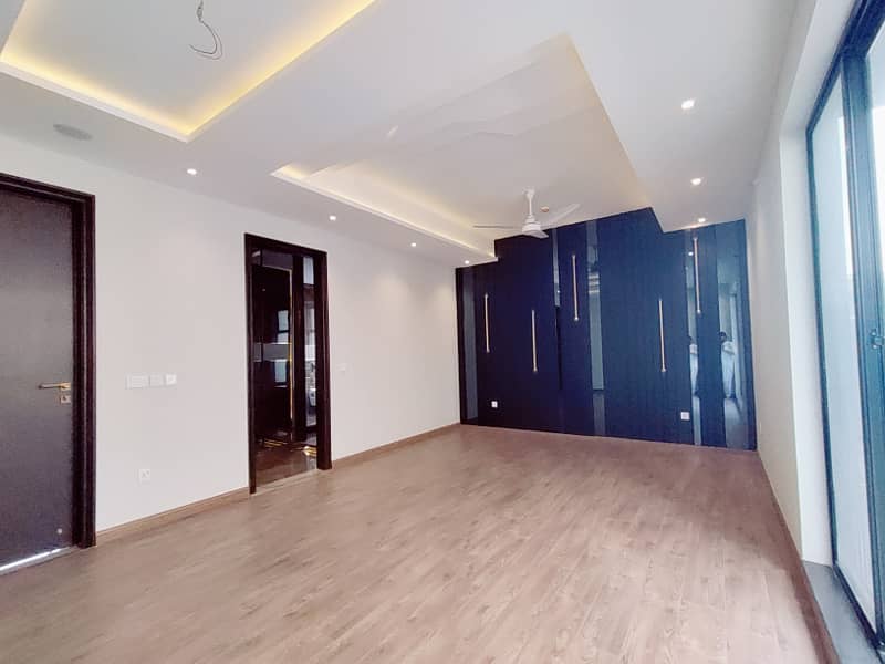 1 KANAL HOUSE AVAILABLE FOR RENT IN DHA 13