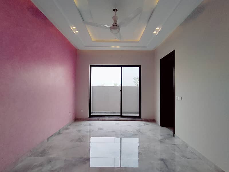 1 KANAL HOUSE AVAILABLE FOR RENT IN DHA 15