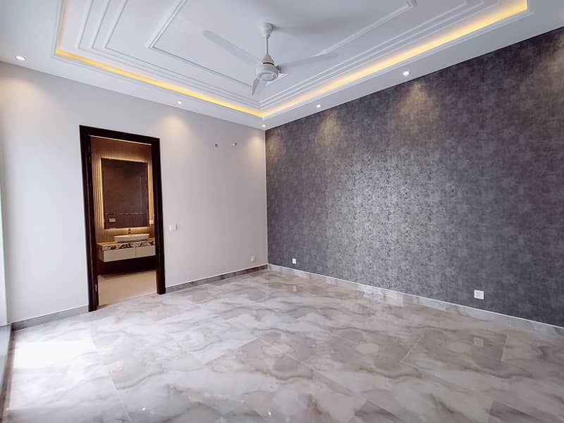 1 KANAL HOUSE AVAILABLE FOR RENT IN DHA 25