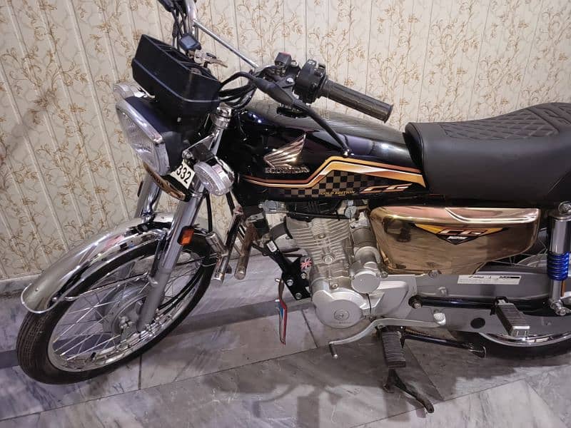 Honda CG125 SELF gold edition O3OO6974O99 2024showroom conditions 0