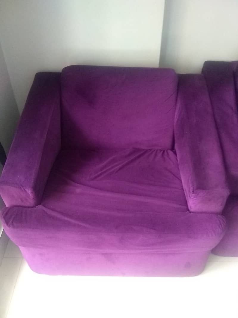Neat and clean sofa for sale in reasonable price 0