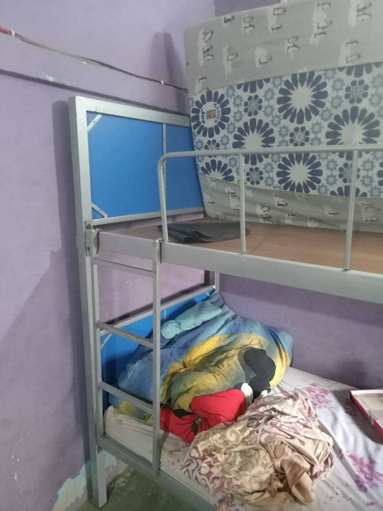 Iron bunk bed with matters 4