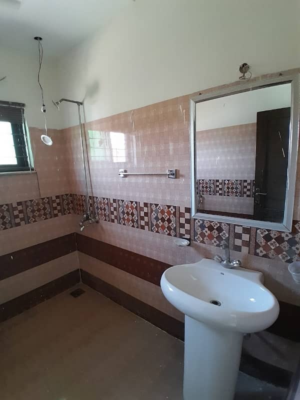 10 Marla Upper Portion Available For Rent In Rafi Block Bahria Town Lahore 4