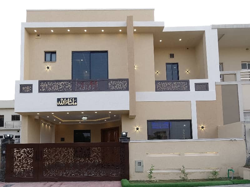 On Excellent Location In Bahria Town Phase 8 - Safari Valley 7 Marla House For Sale 0