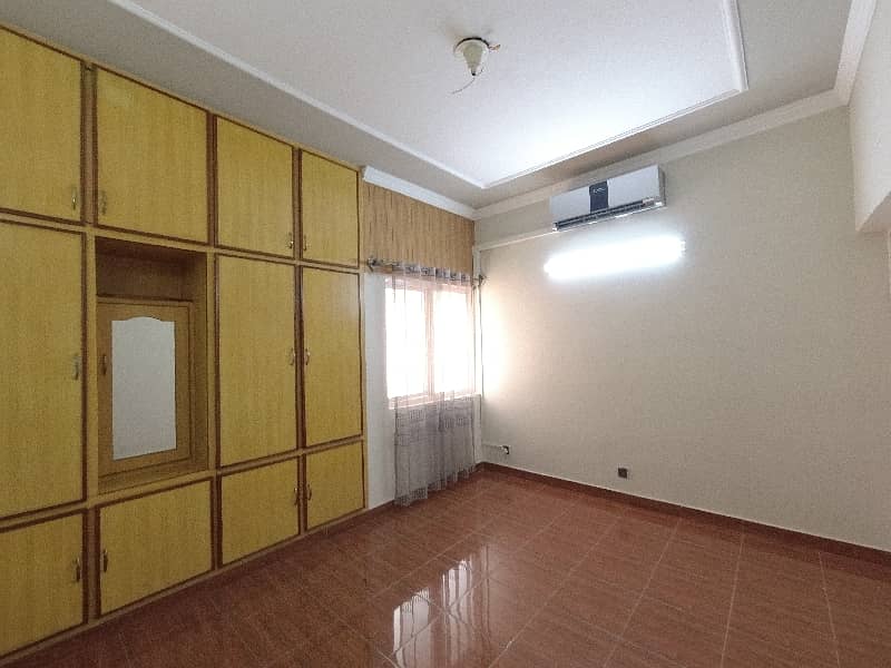 Prime Location G-11/4 Flat Sized 700 Square Feet For sale 7