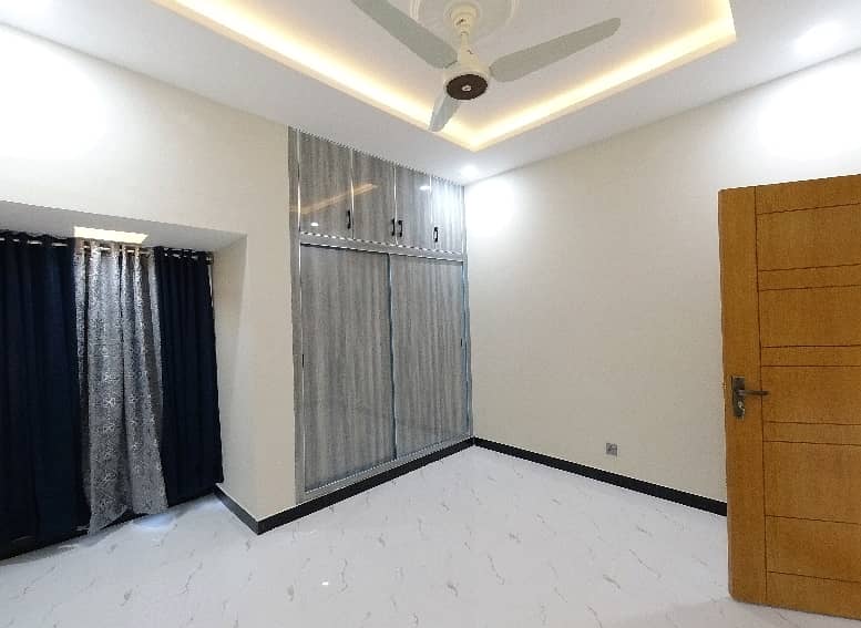 A On Excellent Location 700 Square Feet Flat Has Landed On Market In G-11/4 Of Islamabad 5