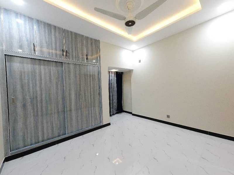 A On Excellent Location 700 Square Feet Flat Has Landed On Market In G-11/4 Of Islamabad 12