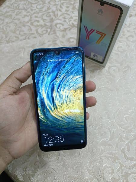 huawei y7 prime 2019 3/32 complete box conditon 10 by 9.5 1
