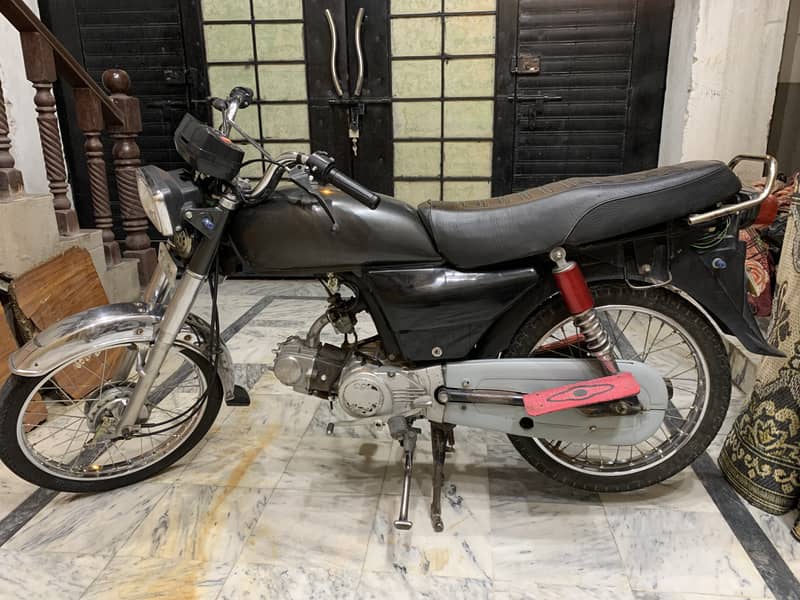 Ravi CD 70 , 2011 Home used , Islamabad Number for Sale 0