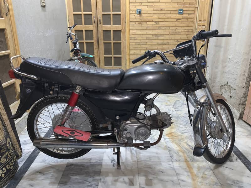 Ravi CD 70 , 2011 Home used , Islamabad Number for Sale 1