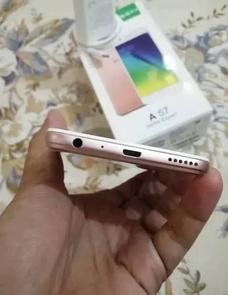 Oppo A57. Memory 4/64gb 1