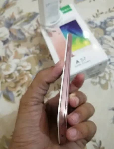 Oppo A57. Memory 4/64gb 2