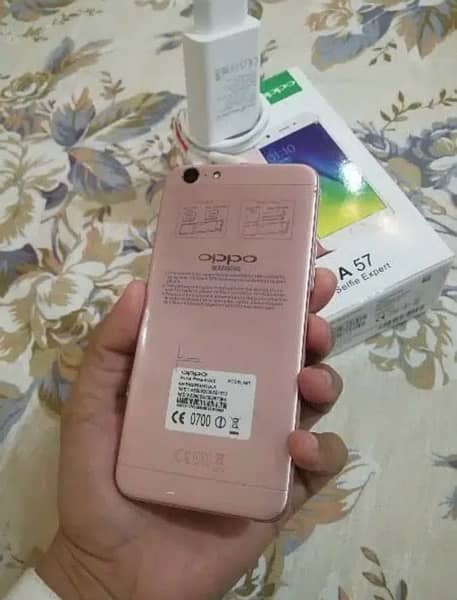 Oppo A57. Memory 4/64gb 3