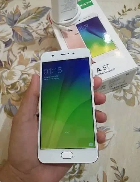 Oppo A57. Memory 4/64gb 4