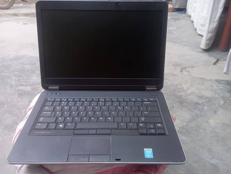 Dell laptop Core i5 4th Generation 500Gb Memory and 4GB Ram 3