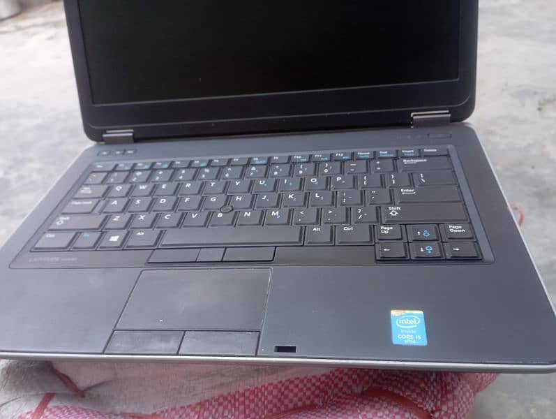 Dell laptop Core i5 4th Generation 500Gb Memory and 4GB Ram 5