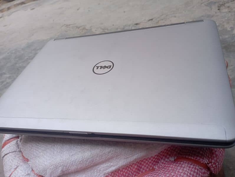 Dell laptop Core i5 4th Generation 500Gb Memory and 4GB Ram 6