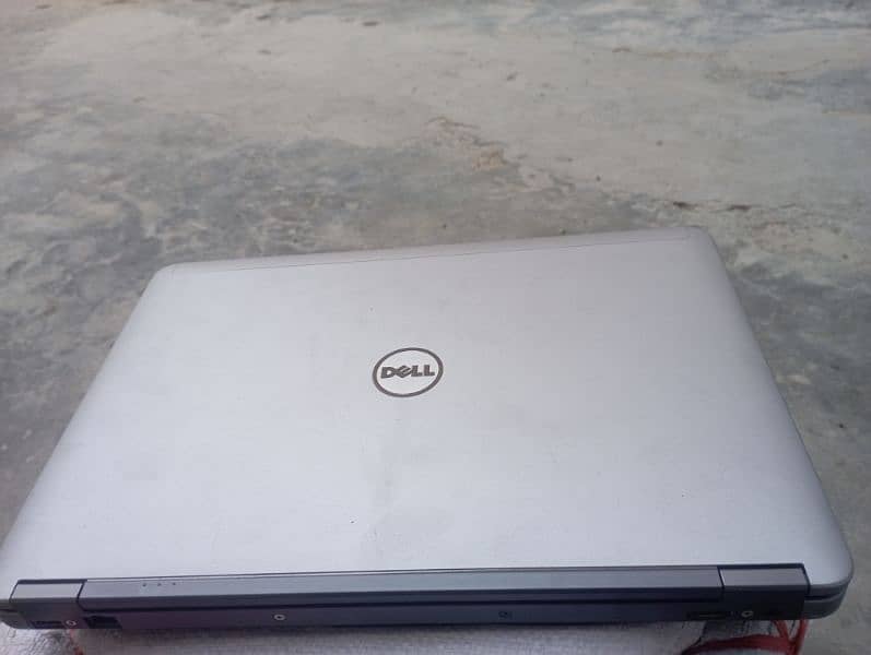 Dell laptop Core i5 4th Generation 500Gb Memory and 4GB Ram 7