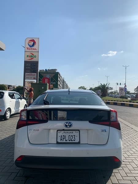 Toyota Prius 2020 for Sale in Lahore 4