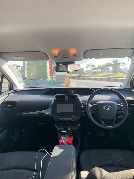 Toyota Prius 2020 for Sale in Lahore 7