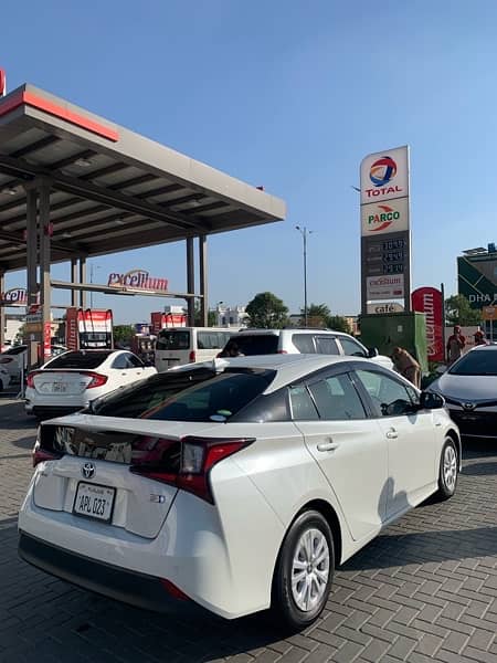 Toyota Prius 2020 for Sale in Lahore 11