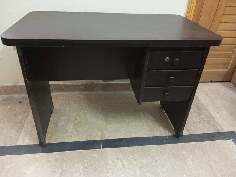 Office table for just Rs 4500 0