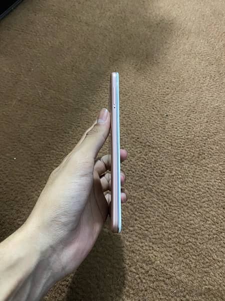 vivo y66  4gb 64gb with box and charger 0