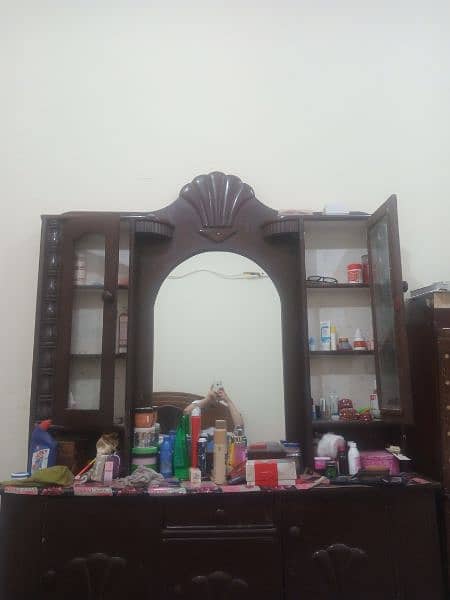 dressing table for sale in nice condition. 0