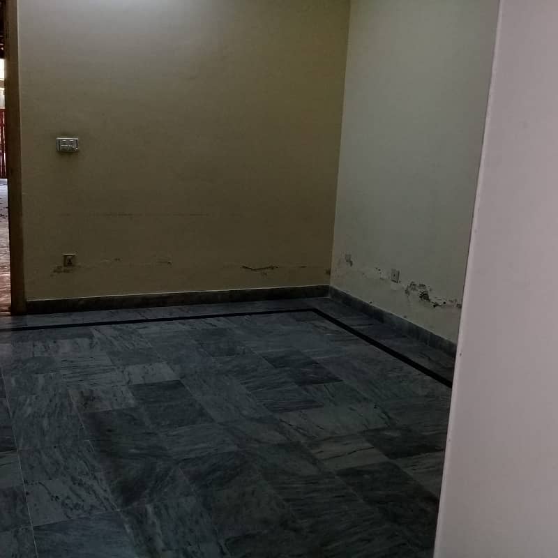 I-8/2 GROUND FLOOR NEAR TO SHIFA AND METRO STATION BEST FOR SHORT FAMILIES 30