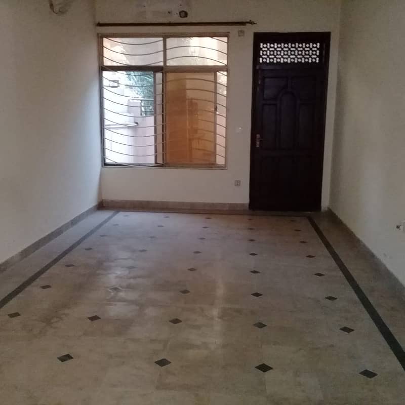 I-8/2 GROUND FLOOR NEAR TO SHIFA AND METRO STATION BEST FOR SHORT FAMILIES 32