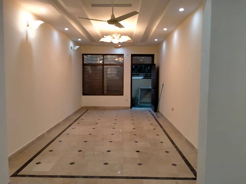 I-8/2 GROUND FLOOR NEAR TO SHIFA AND METRO STATION BEST FOR SHORT FAMILIES 40