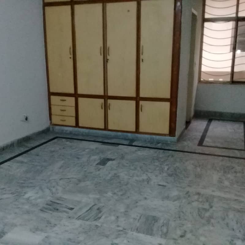 I-8/2 GROUND FLOOR NEAR TO SHIFA AND METRO STATION BEST FOR SHORT FAMILIES 42