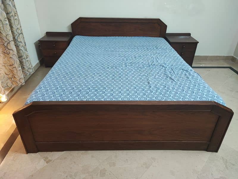 Queen Bed set with matress 0