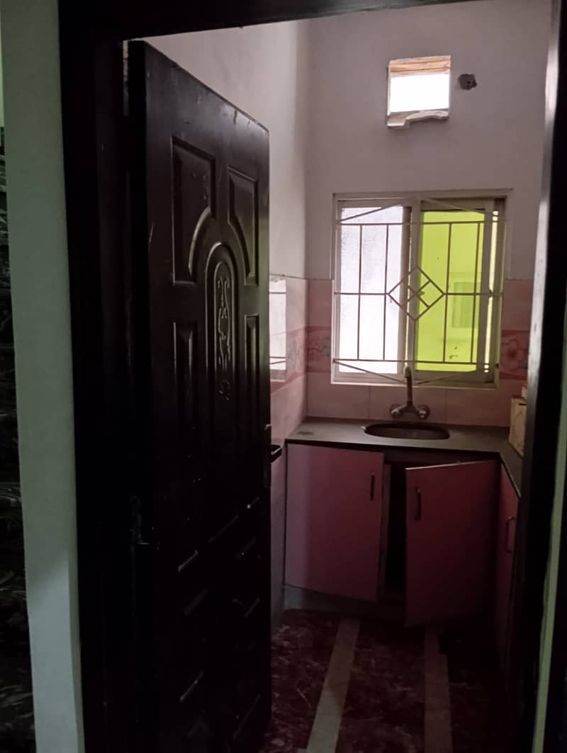 Best Location Beautiful House gas available For Rent(Real Pictures) 5