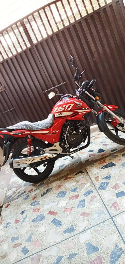 Honda CB 150F 2024 5