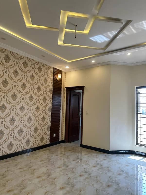 10 Marla House For Sale In Umar Block Bahria Town Lahore 7