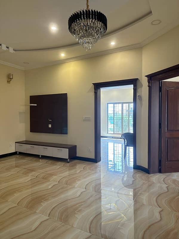 10 Marla House For Sale In Umar Block Bahria Town Lahore 24