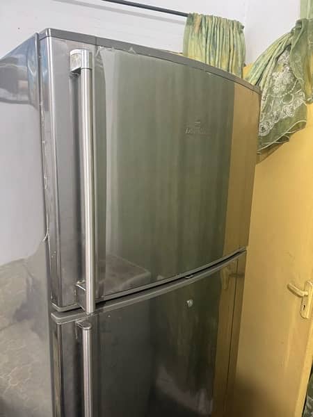 Dawlance full size frez in excelant condition baghir kisi zang ky 1