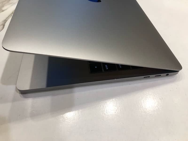 Apple Macbook pro 2018.13” argent for sale 2