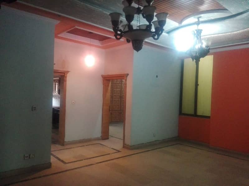 I-8/3 CORNER FULL HOUSE DOUBLE STOREY NEAR TO KACHNAR PARK & SHIFA HOSPITAL REASONABLE RENT 3