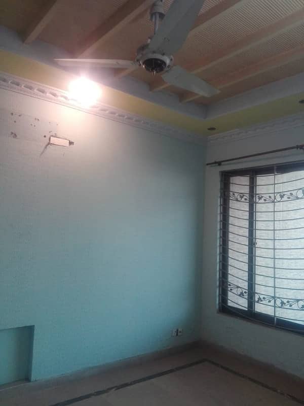 I-8/3 CORNER FULL HOUSE DOUBLE STOREY NEAR TO KACHNAR PARK & SHIFA HOSPITAL REASONABLE RENT 11