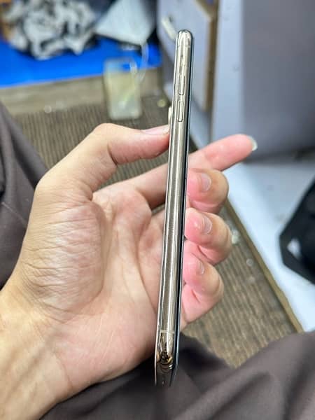 xs max and 256gb pta approved scren change and back 0
