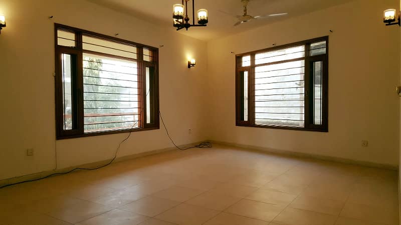 Independent 400 Yards 1st Floor Portion With Roof And Servant Quarter In A Super Secure Gated Society Behind National Stadium And Aga Khan Hospital In KDA Officers Society 3