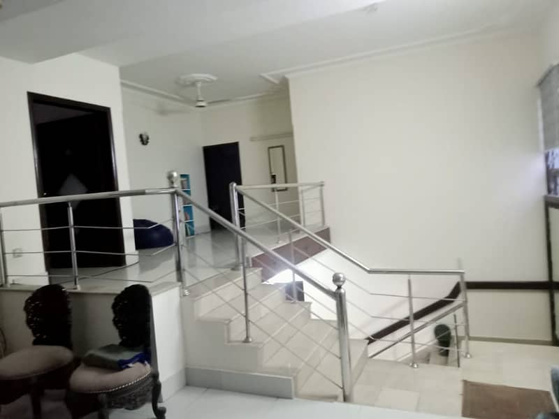 300 Sq Yd Bungalow For Sale At 6th Comm Street Phase 4 DHA Karachi 4
